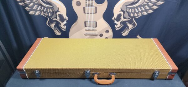Tagima T-640 / Hard Case Combo - Image 9